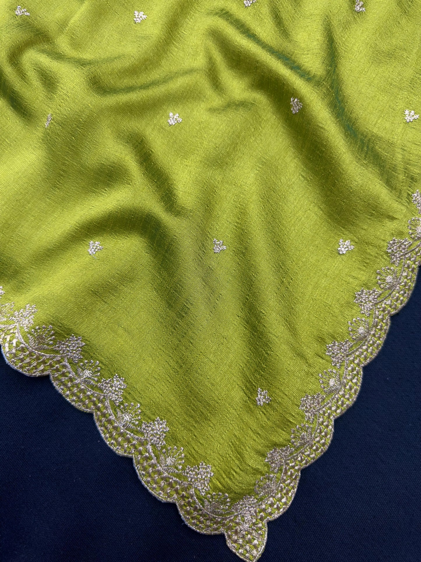 Minimal Semi Silk Saree – Graceful Saree for Everyday Outings