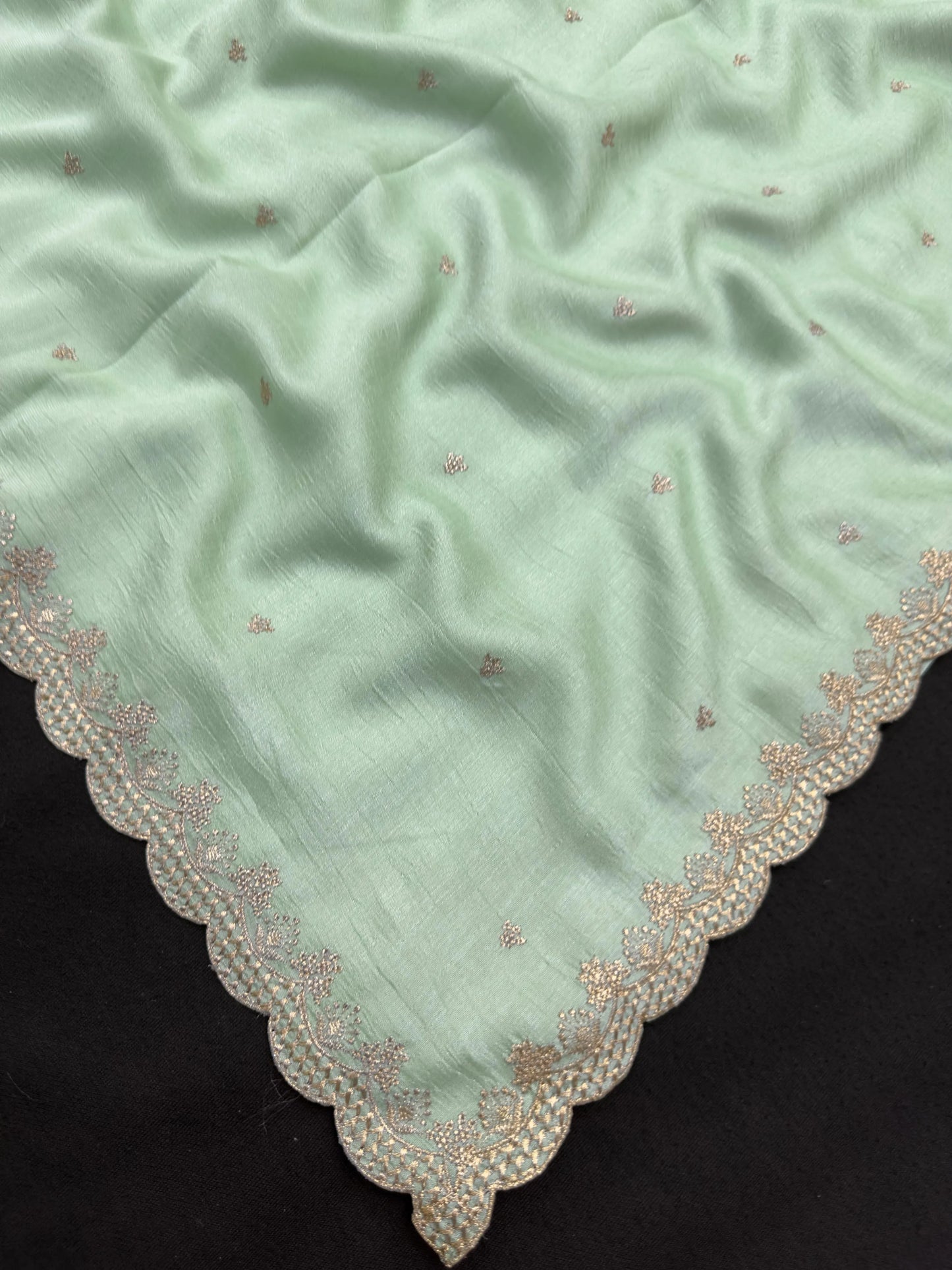 Minimal Semi Silk Saree – Graceful Saree for Everyday Outings