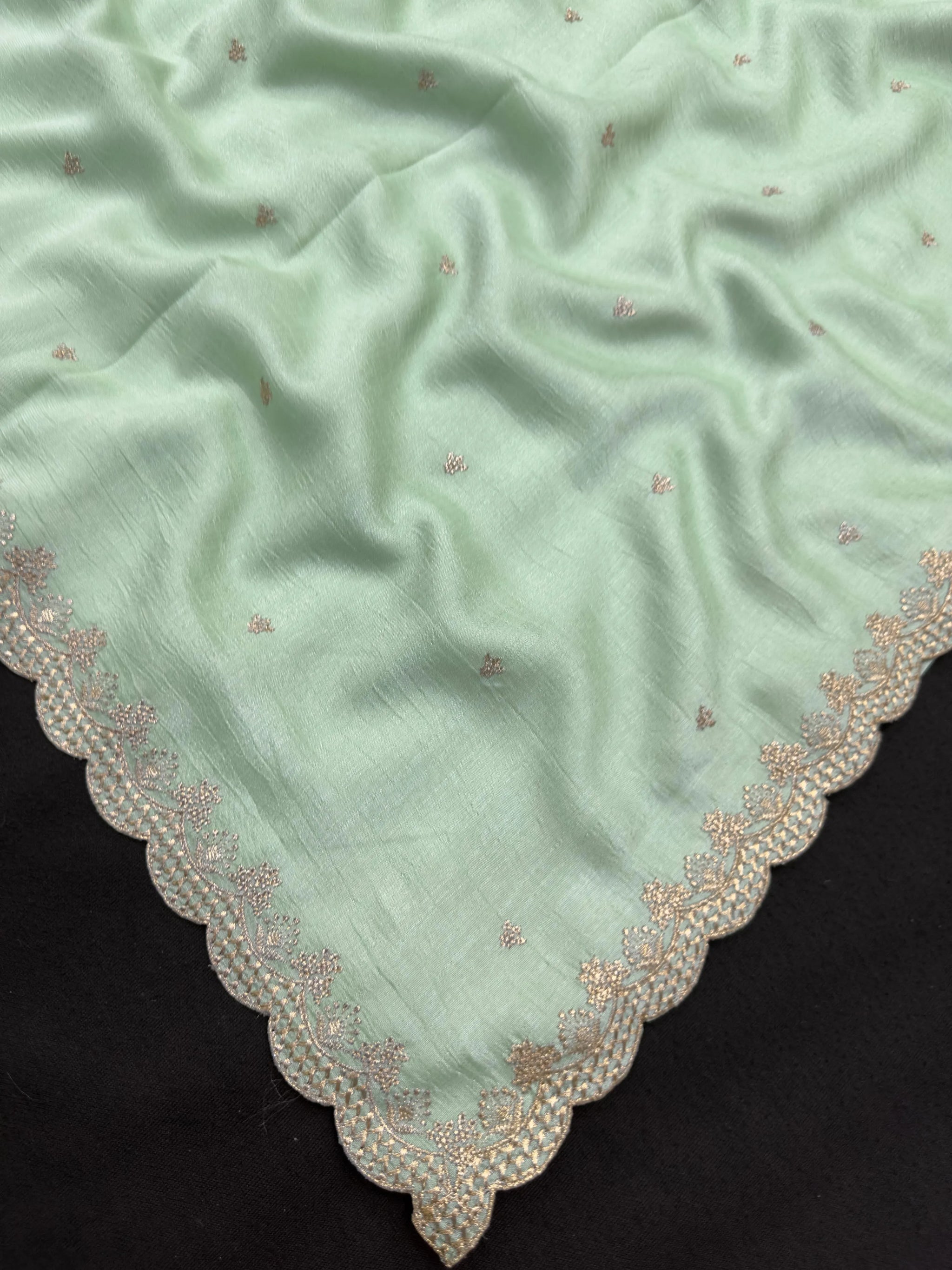 Minimal Semi Silk Saree – Graceful Saree for Everyday Outings