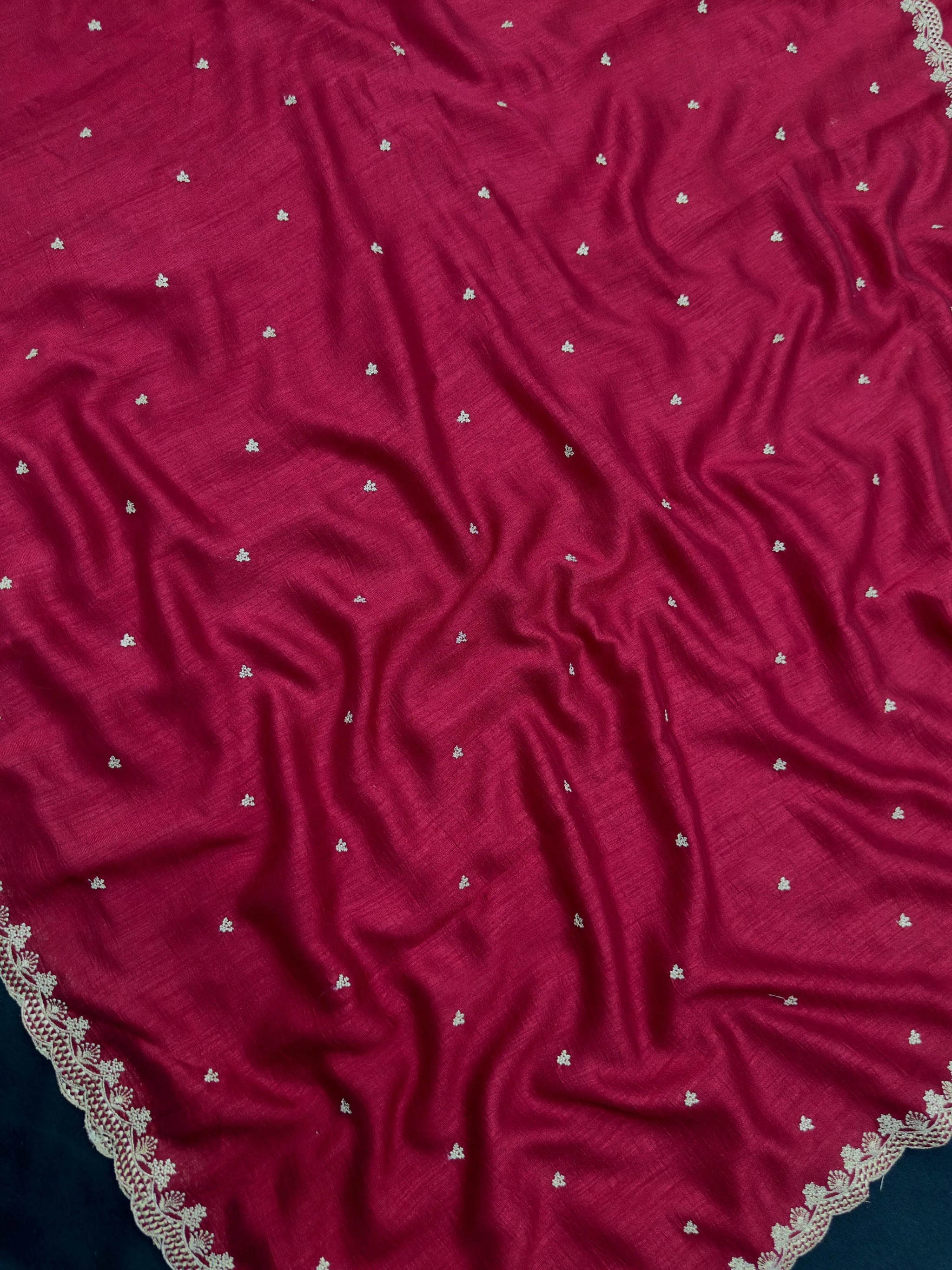 Minimal Semi Silk Saree – Graceful Saree for Everyday Outings