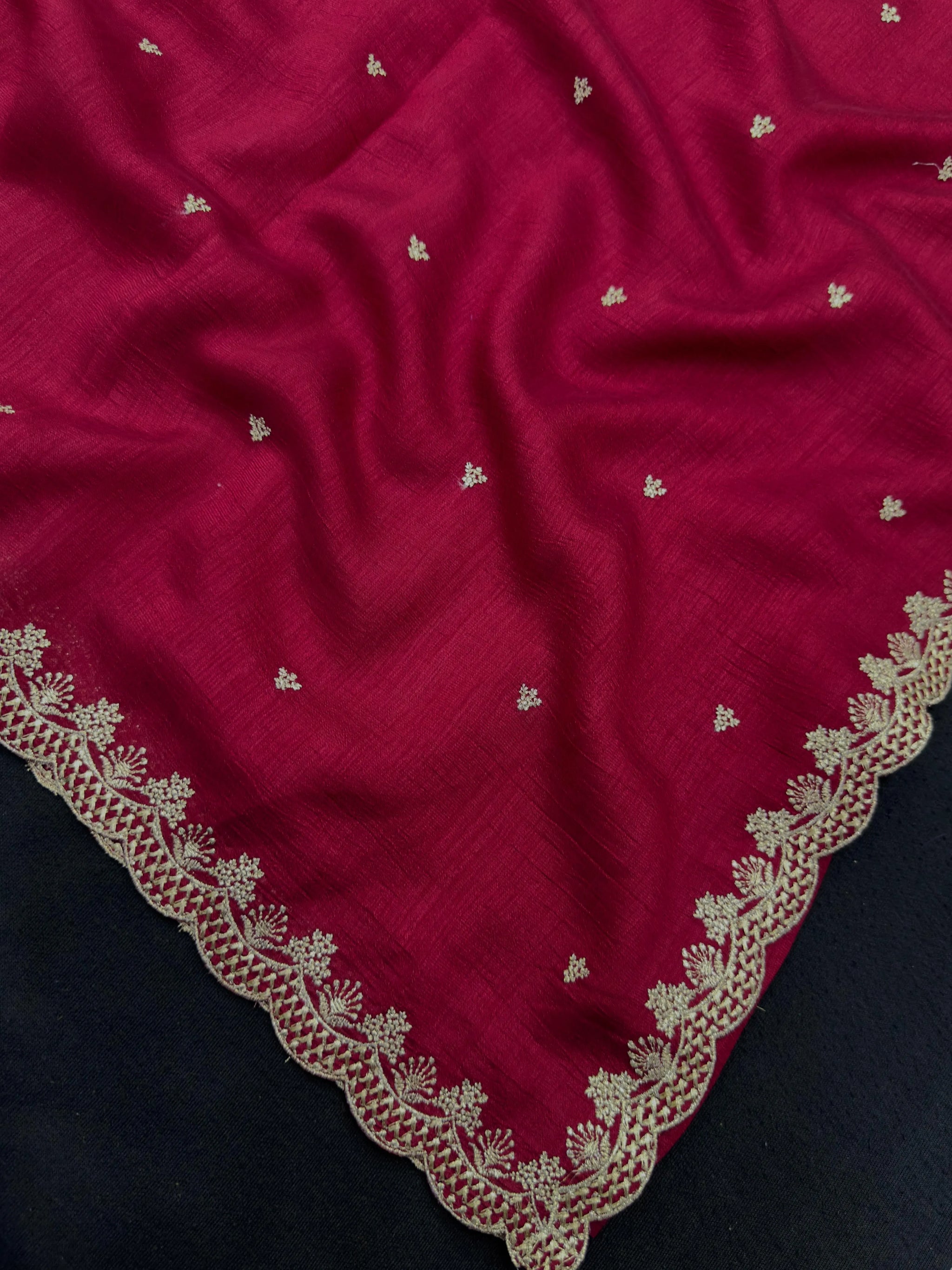 Minimal Semi Silk Saree – Graceful Saree for Everyday Outings