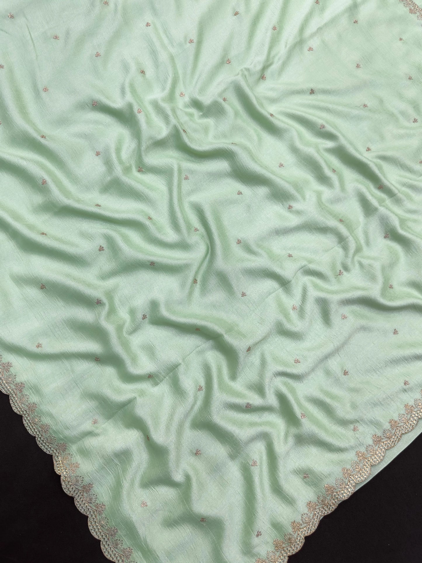 Minimal Semi Silk Saree – Graceful Saree for Everyday Outings