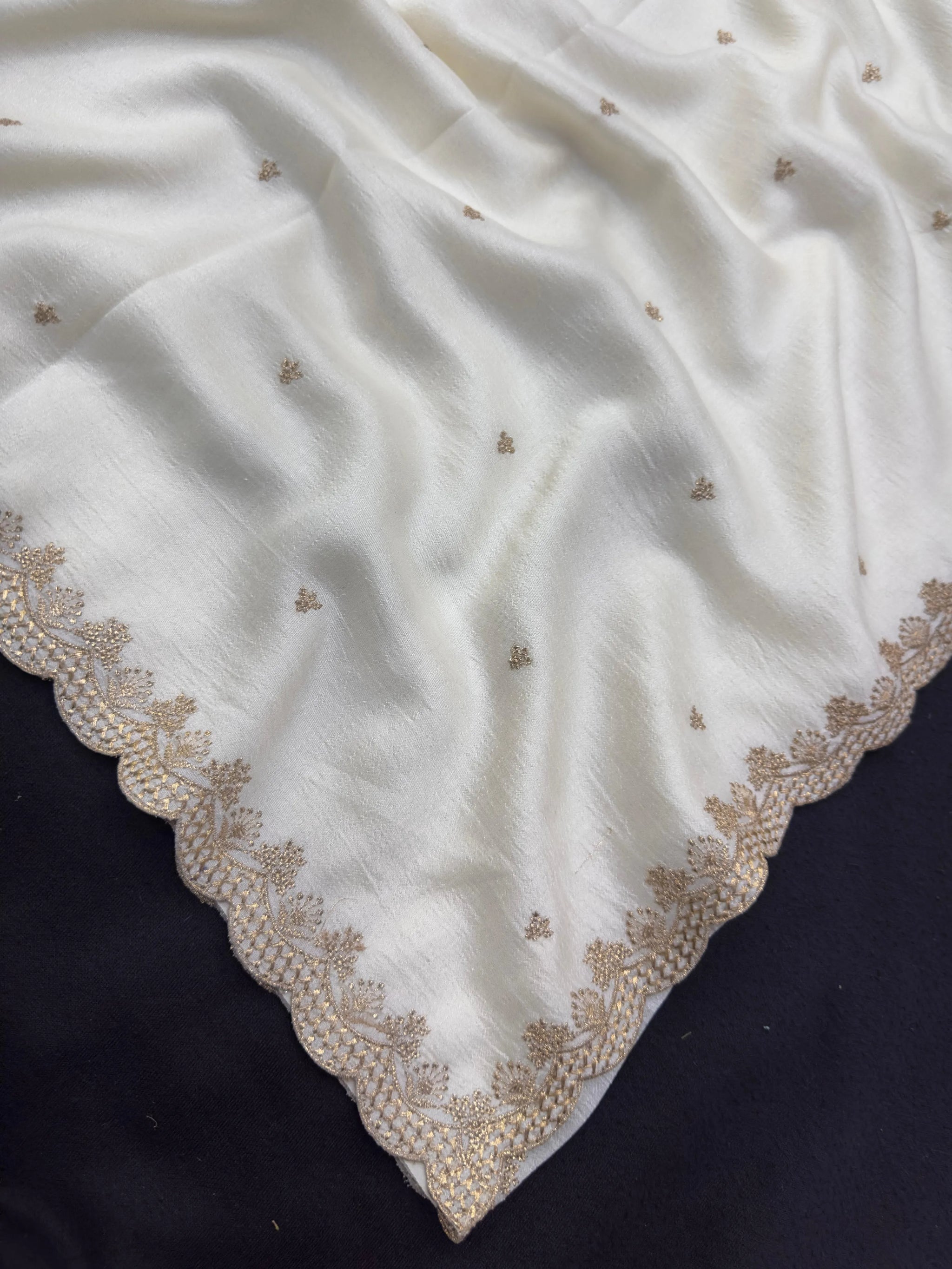 Minimal Semi Silk Saree – Graceful Saree for Everyday Outings