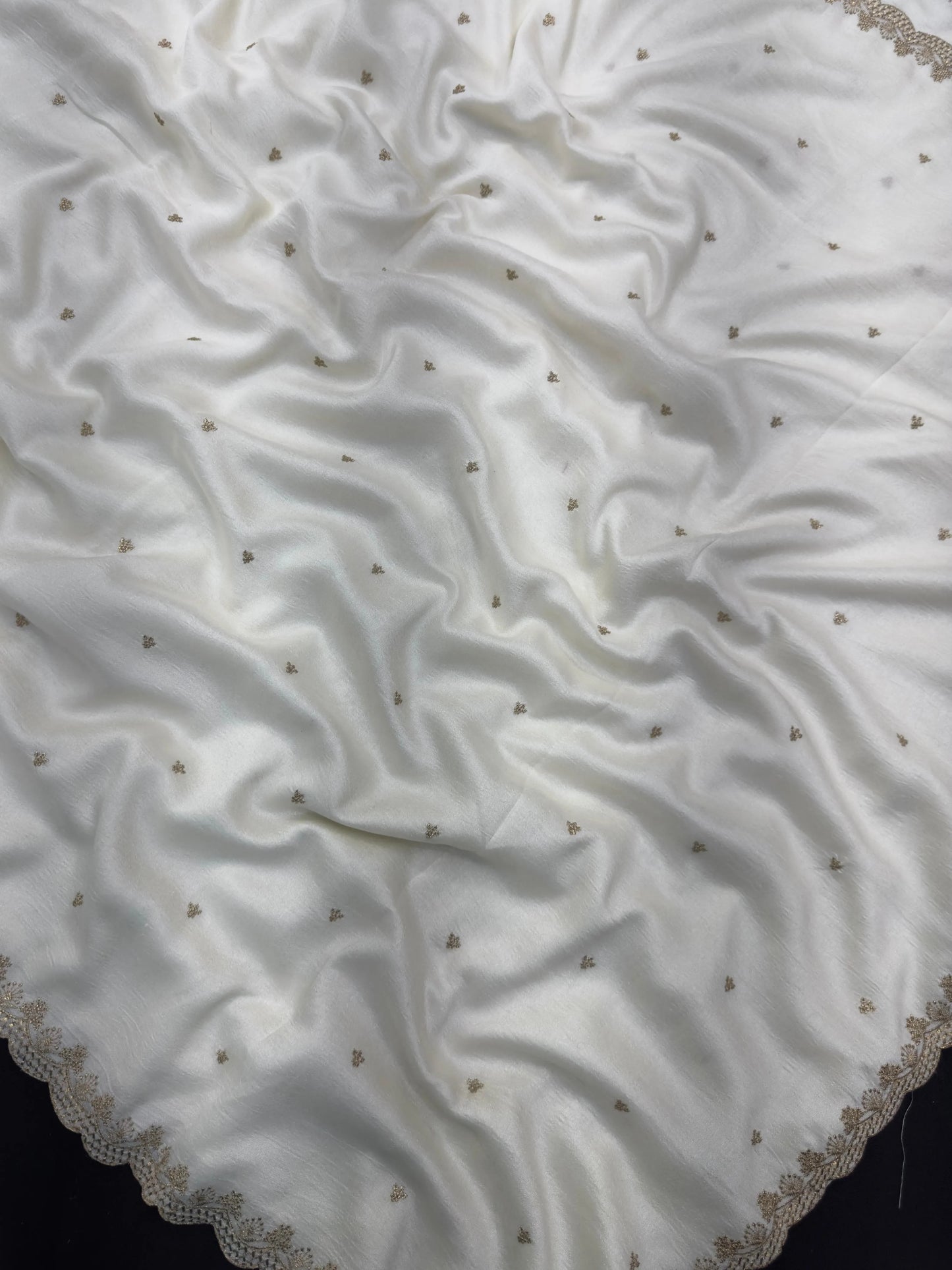 Minimal Semi Silk Saree – Graceful Saree for Everyday Outings