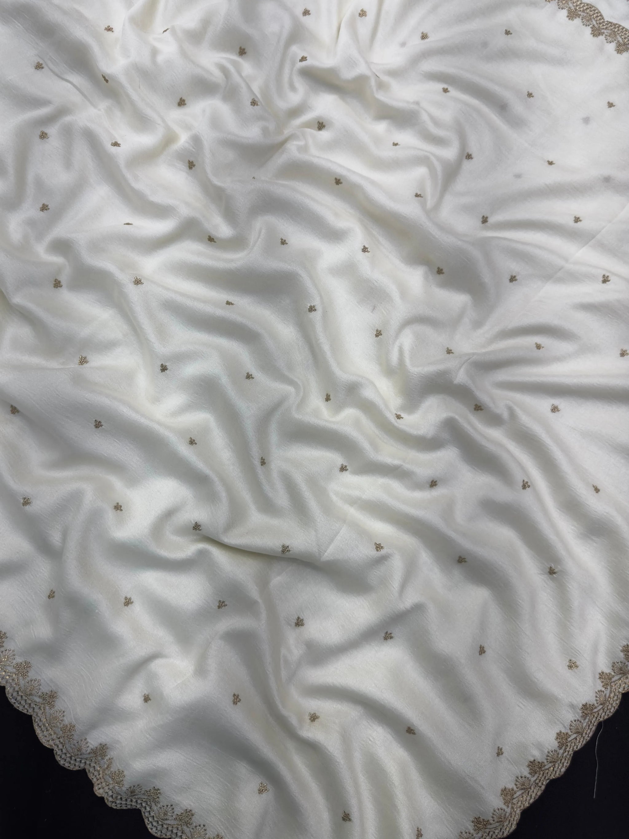 Minimal Semi Silk Saree – Graceful Saree for Everyday Outings